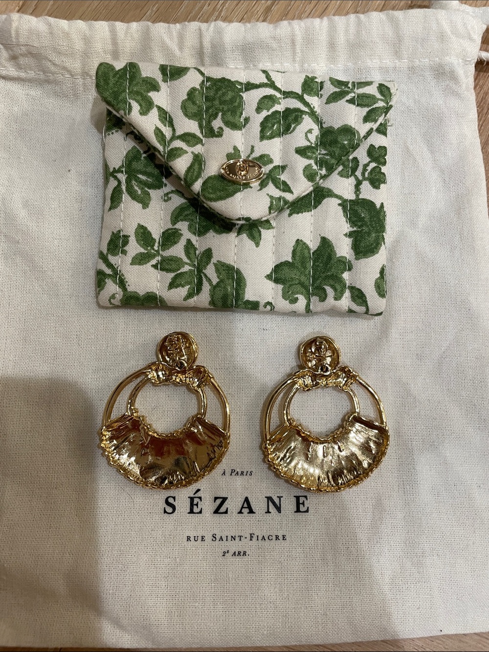 NWT Sézane Gold Textured Fan Hoop Earrings - Picture 3 of 3